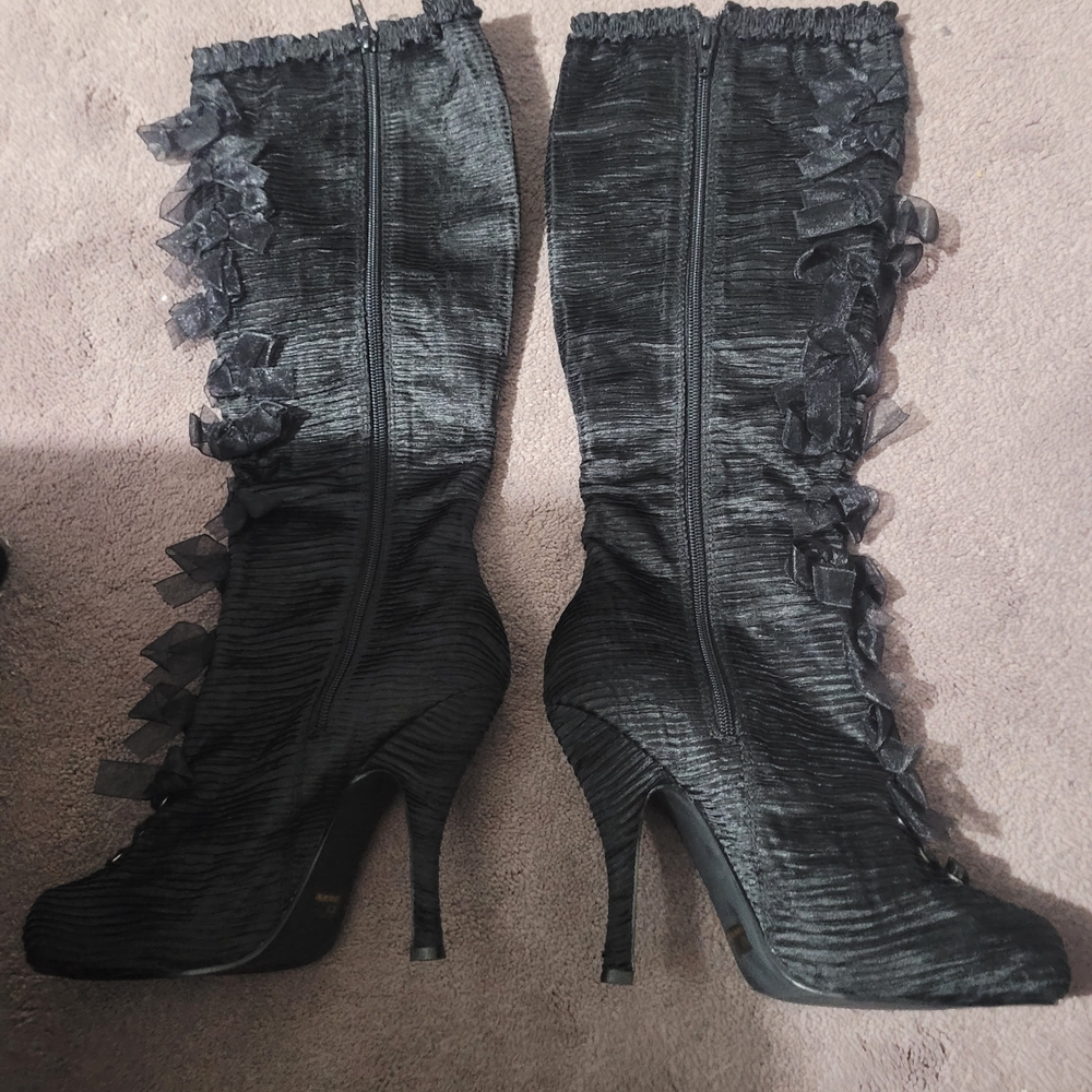 Ellie Black Textured Heeled Boots